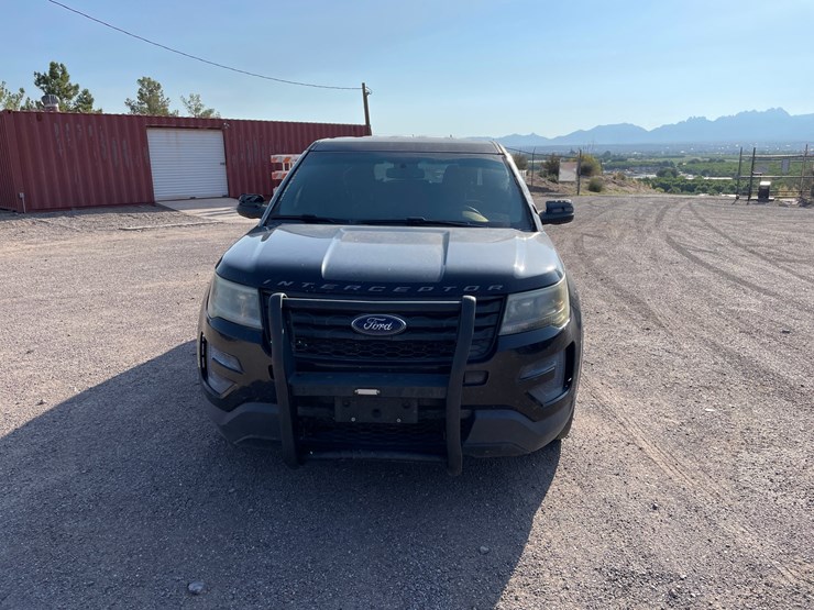 2016-ford-explorer-image-2