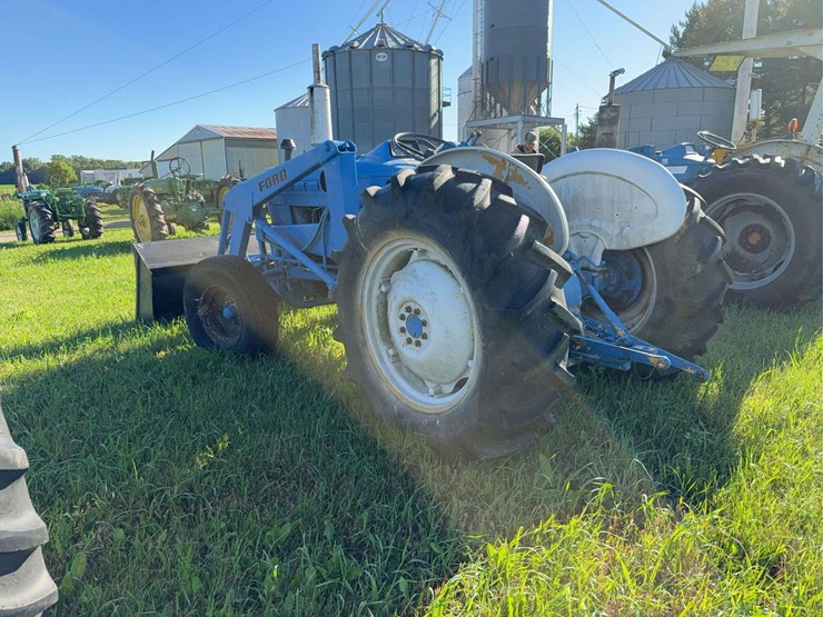 ford-tractor-image-4