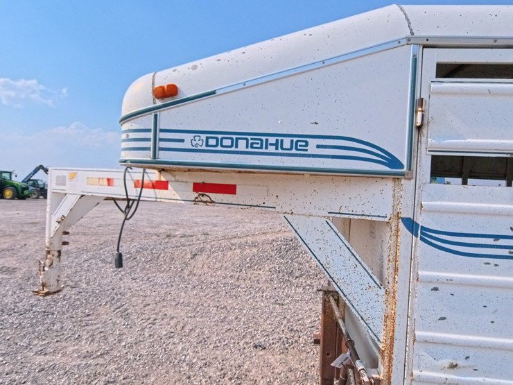 #1088-•-2000-donahue-livestock-trailer-image-8