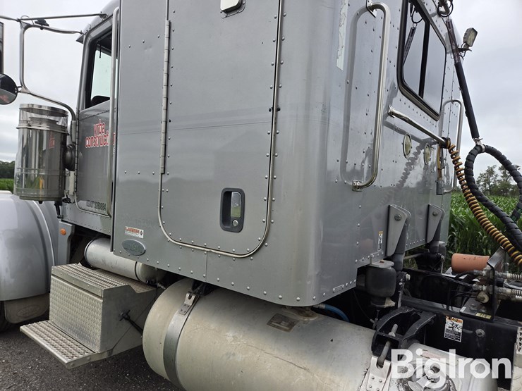 2008-peterbilt-367-image-9