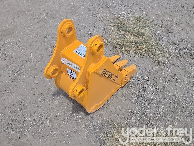 2026-caterpillar-305-image-3