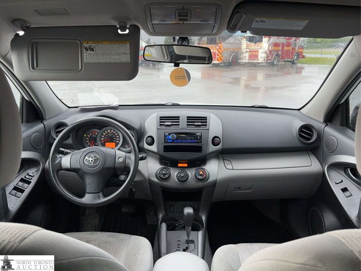 2011-toyota-rav4-image-19