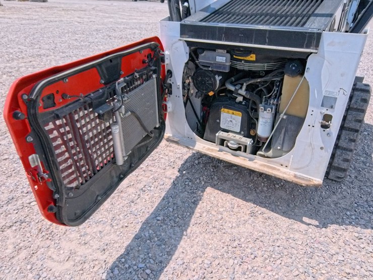 2021-bobcat-t64-image-23