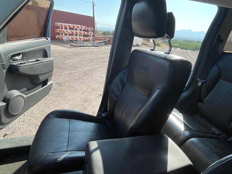 2012-jeep-liberty-image-64