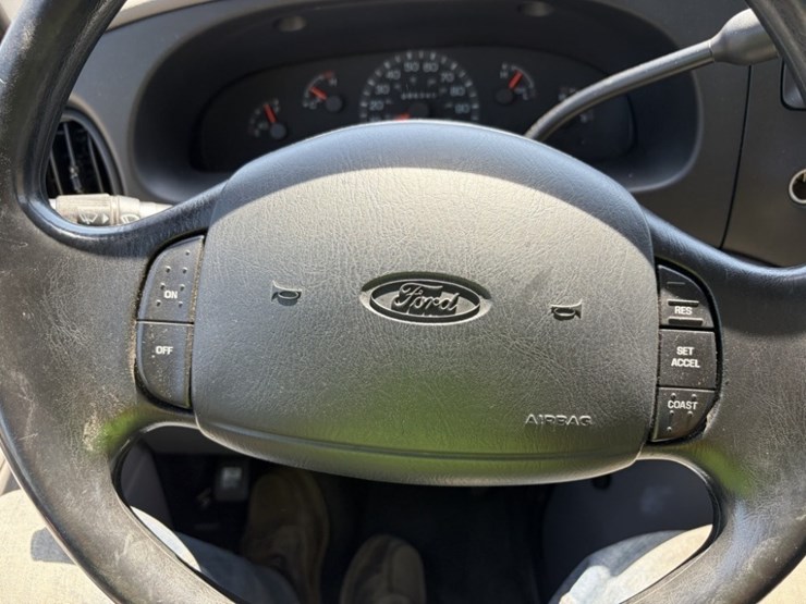 1999-ford-e250-image-26