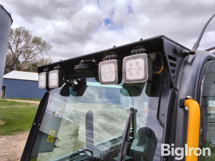 2024-jcb-3ts-8w-image-9