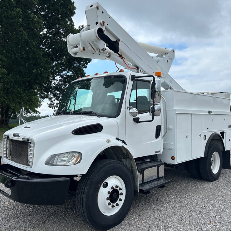 #1088 • 2009 FREIGHTLINER BUCKET TRUCK