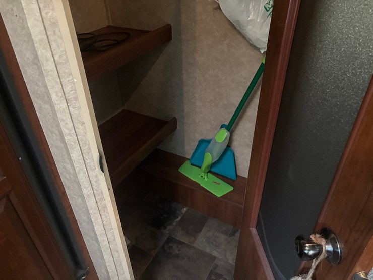 #2231-•-2014-crusader-335-5th-wheel-camper-image-61