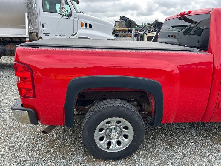 2011-chevrolet-1500-image-12
