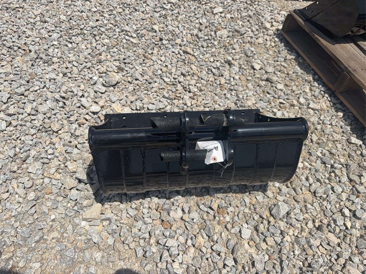 22”-mini-excavator-ditching-bucket-image-3