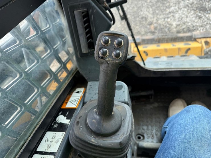 deere-333e-image-22