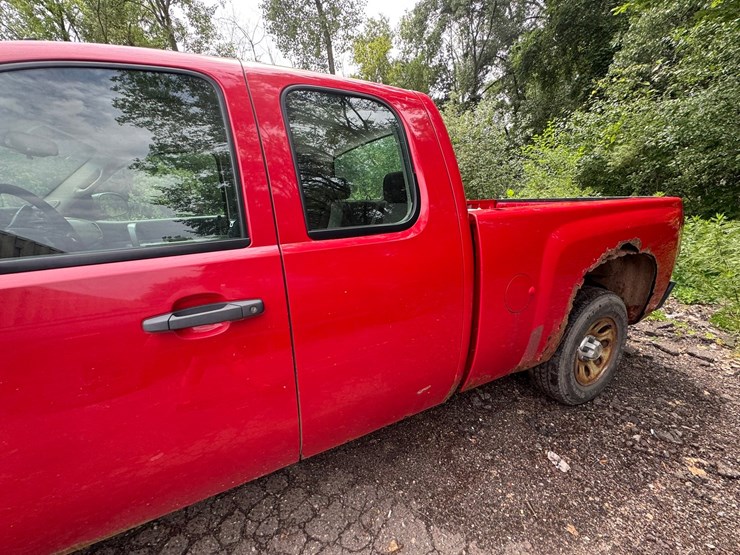 #1868-•-2009-chevy-silverado-pickup-truck-image-14