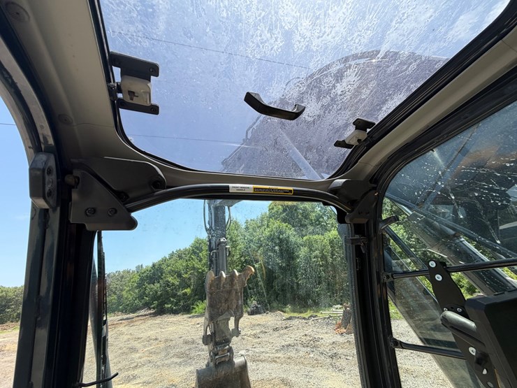 2020-deere-210g-image-36