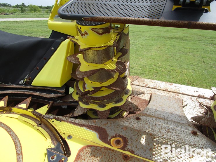 2022-john-deere-772-image-18