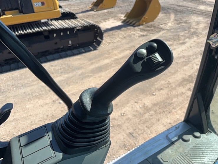 caterpillar-320gc-image-29