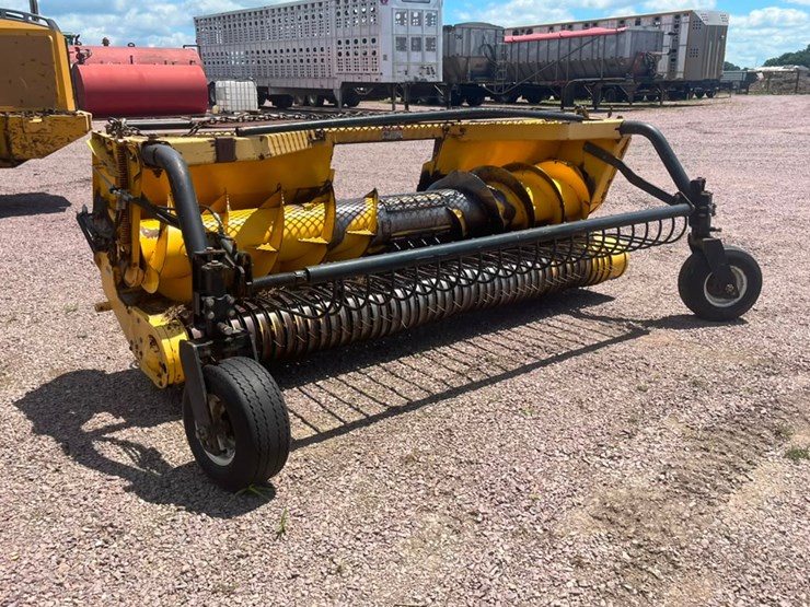 new-holland-356w-image-4