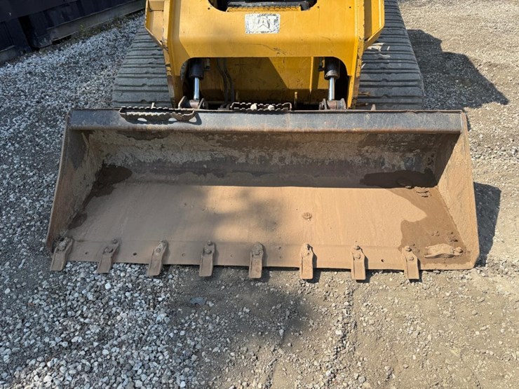 2015-caterpillar-277d-image-9