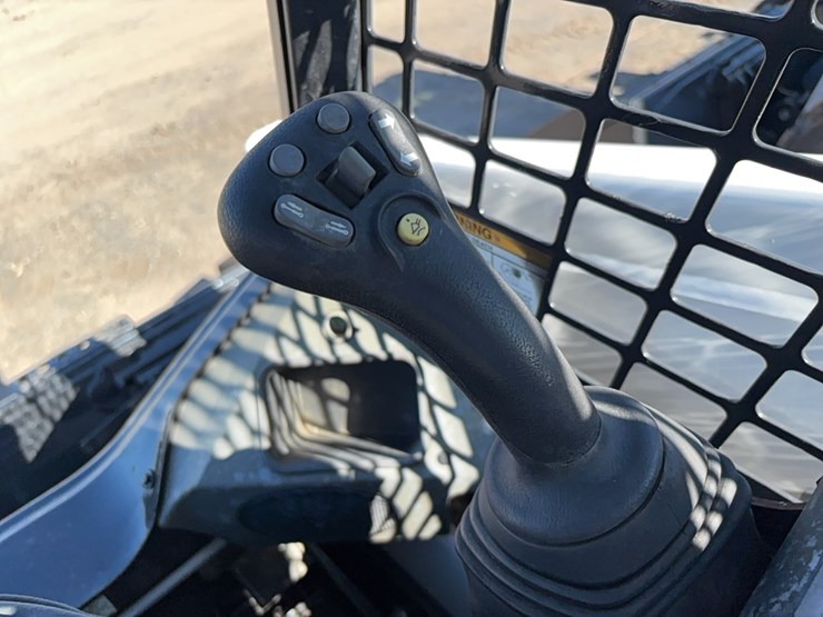 2019-bobcat-t450-image-18
