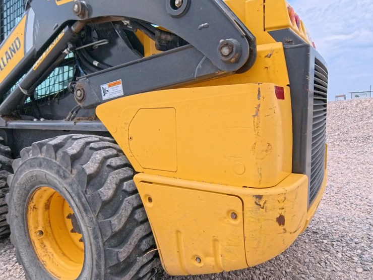 2017-new-holland-l230-image-21