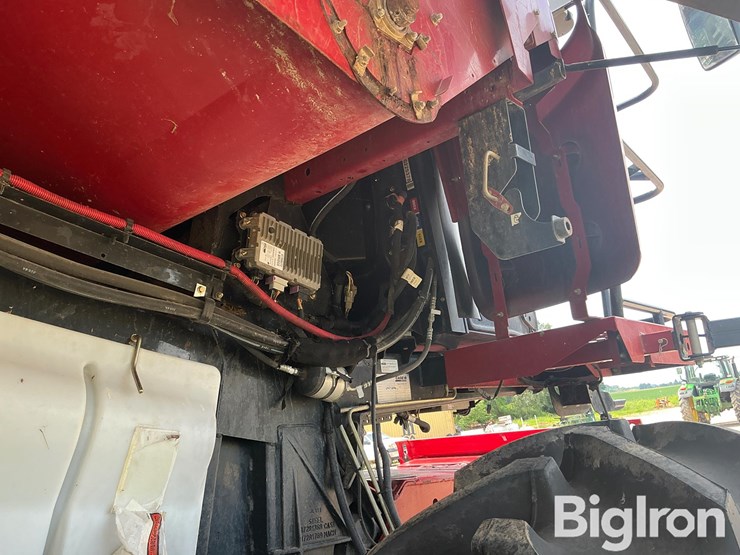 2014-case-ih-8230-image-18