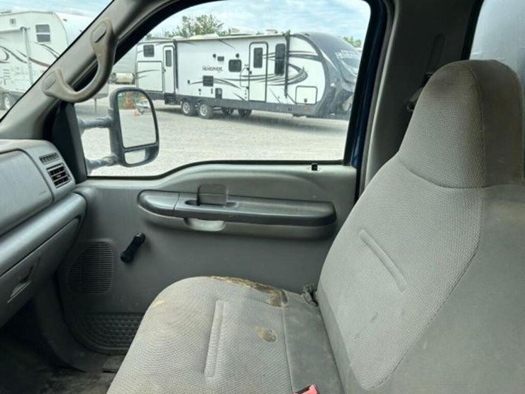 2002-ford-f550-image-18