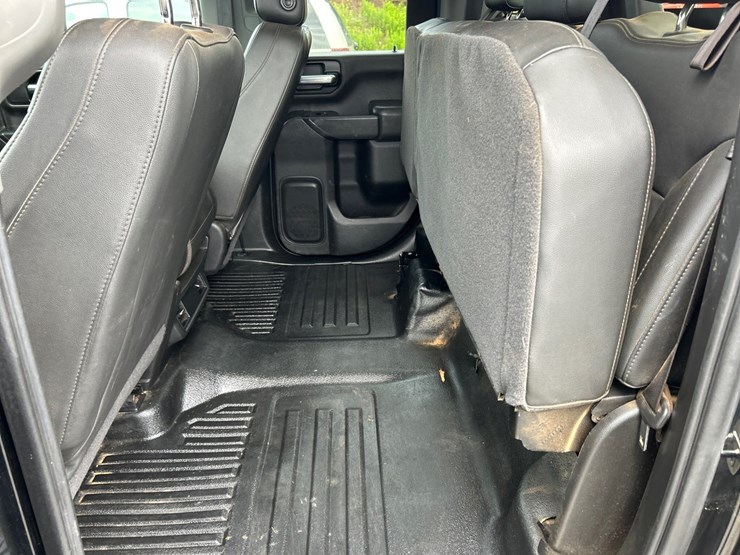 2020-chevrolet-2500hd-image-33