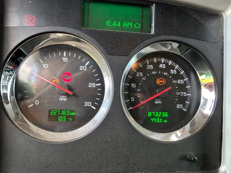 2013-kenworth-w900-image-21