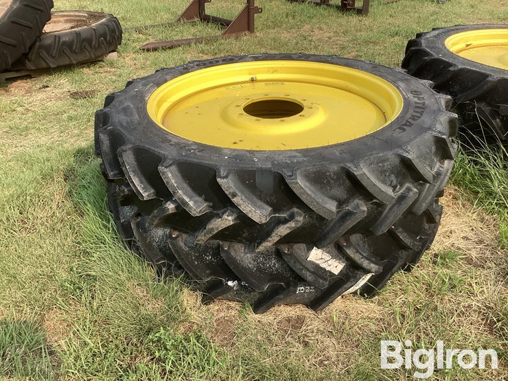 john-deere-320-image-7