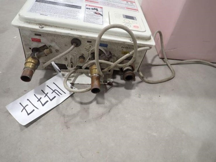 paloma-118,000-btu-natural-gas-tankless-hot-water-image-11