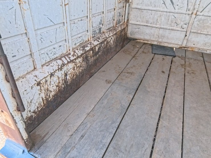 #1088-•-2000-donahue-livestock-trailer-image-25