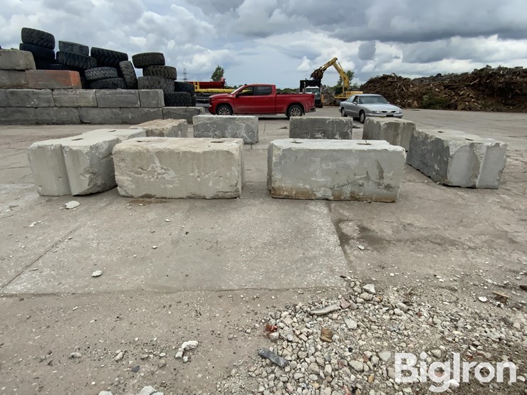 6'-x-3'-x-2.5'-interlocking-concrete-blocks-image-18
