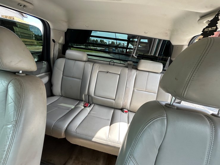 2014-chevrolet-3500hd-image-16
