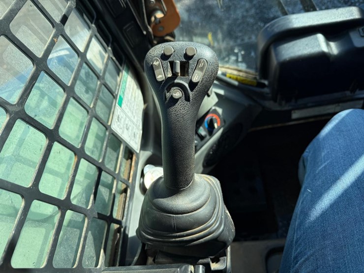 2019-bobcat-t740-image-25