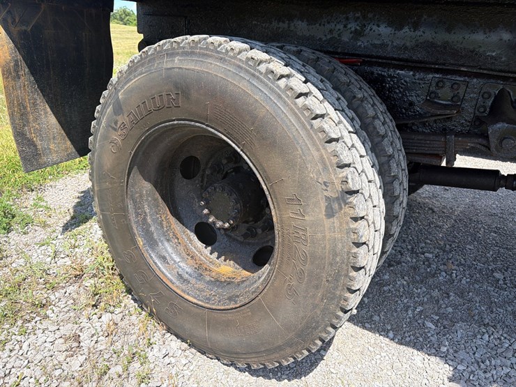 #45-•-2005-gmc-c6500-single-axle-dump-truck-image-4