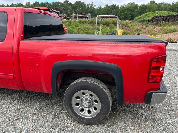 2011-chevrolet-1500-image-13