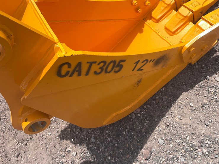 2026-caterpillar-305-image-4