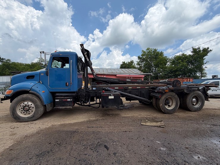 #89-•-2008-peterbilt-roll-off-tandem-axle-truck-image-3