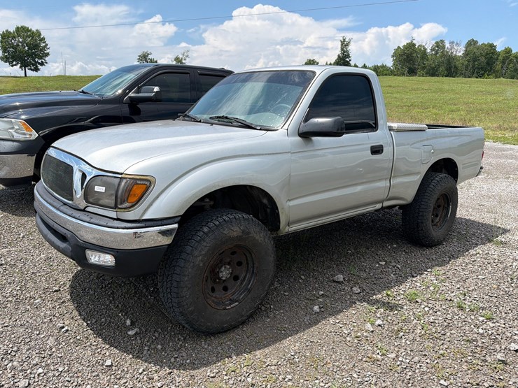 2004-toyota-tacoma-image-1