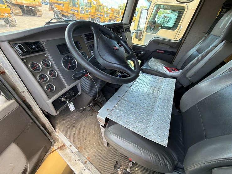 2014-kenworth-t370-image-14