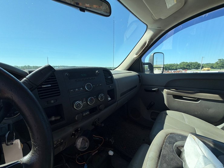 #62-•-2013-gmc-sierra-pickup-truck-image-14