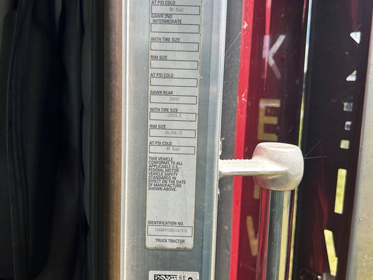 2013-kenworth-w900-image-17