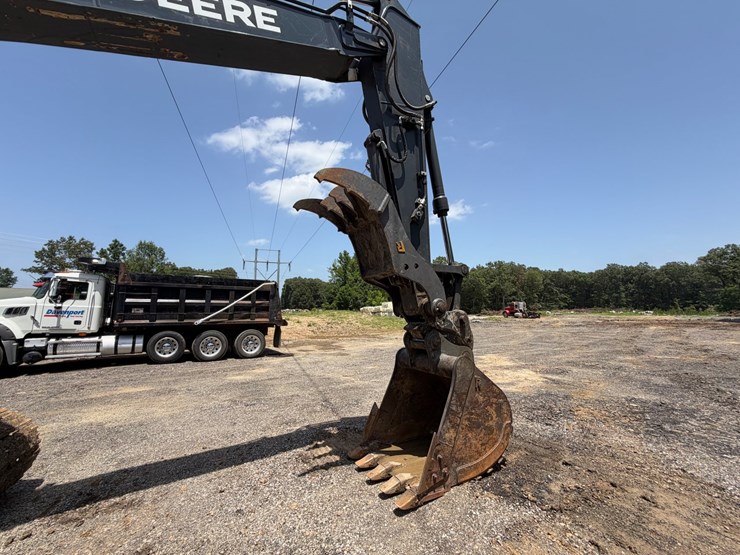 2020-deere-210g-image-4