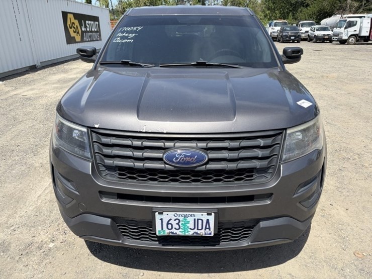 2017-ford-explorer-image-8