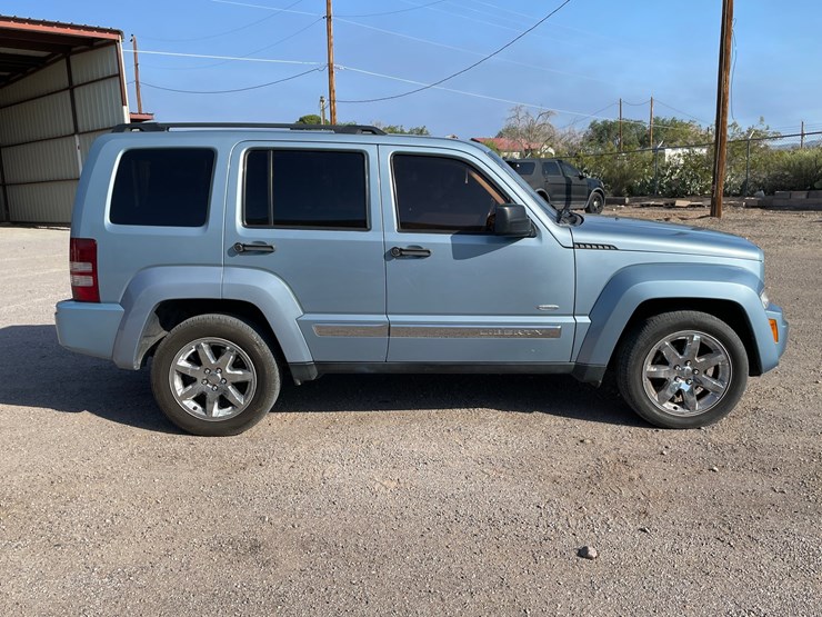 2012-jeep-liberty-image-4