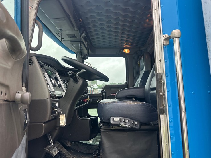 2013-kenworth-t800-image-30