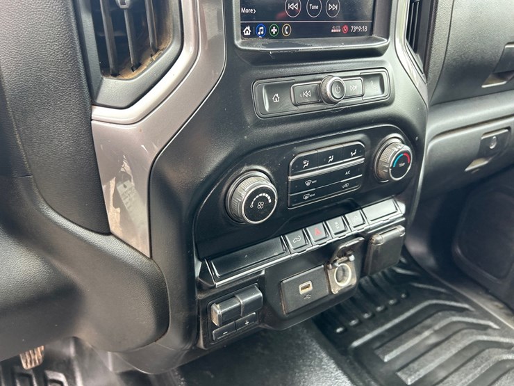 2020-chevrolet-2500hd-image-47