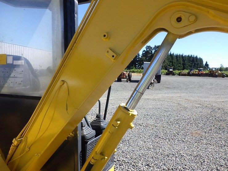 komatsu-pc28uu-image-24
