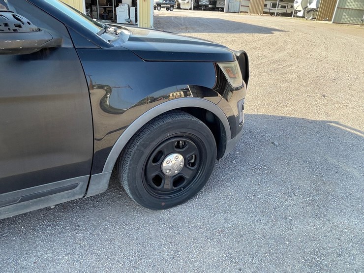 2016-ford-explorer-image-22