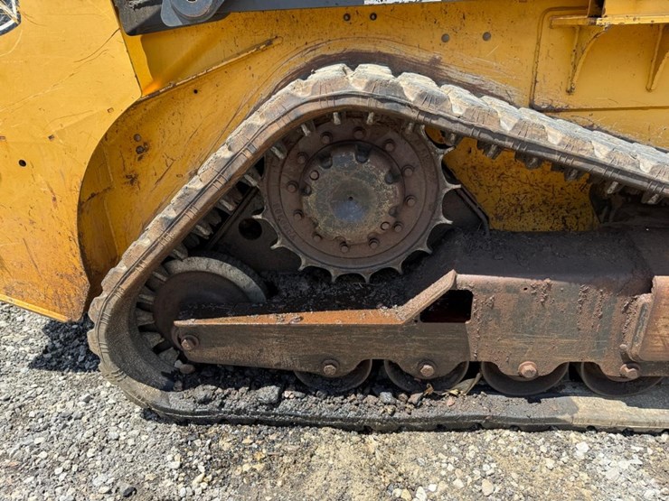 2016-deere-317g-image-14