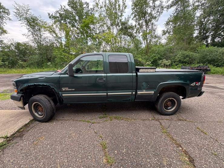 2002-chevrolet-2500hd-image-2